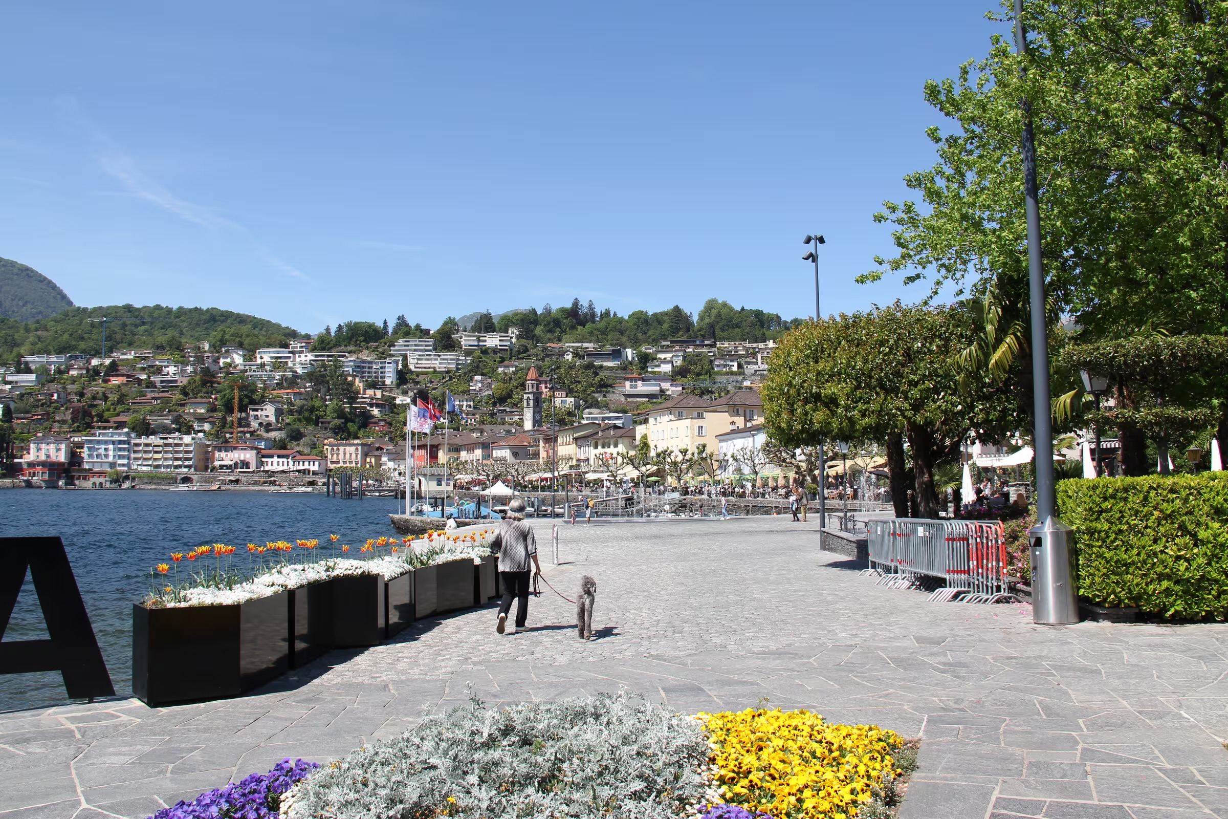 Blick am Hafen Porto Ronco